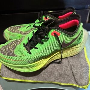 Nike Men's Vibrant Green and Black Running Shoes vaporfly ekiden